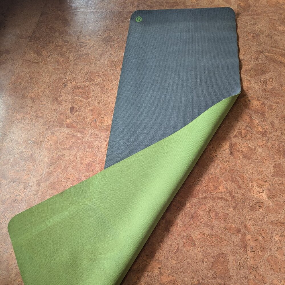 Lululemon yoga mat